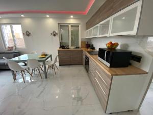 Villa Appartement 3 chambres, refait à neuf, piscine, proche mer et gare