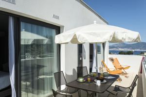 Appart'hotels Suite Home Porticcio : Suite Prestige - Vue sur Mer 