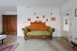 Lovely & Roomy Venetian Apartment x7!