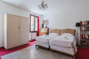 Lovely & Roomy Venetian Apartment x7!