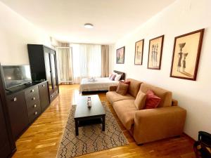 Modesti - stan na dan Novi Beograd sa parkingom 5 evra po danu