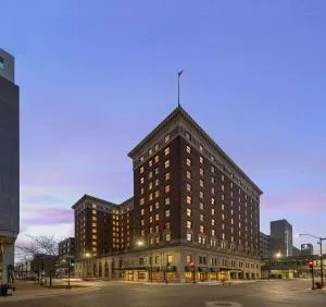 Hotel Fort Des Moines, Curio Collection By Hilton - West Des Moines