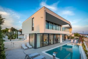 Alluring Rogoznica Villa - 5 Bedrooms - Private Infinity Pool with Stunning Views