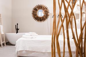 Hayes suite syros