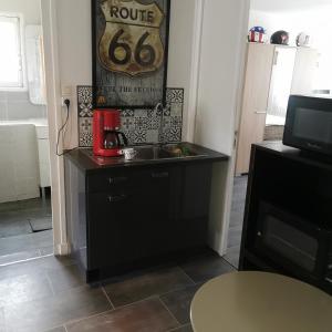 Maison 48m2 deux chambres cour privé et personnelle pour motos ou voitures 5 Pers proche mairie et bus tram