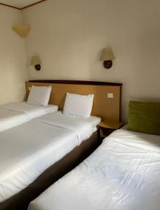 Hotels Kyriad Le Blanc-Mesnil : Chambre 2 Lits Simples et 1 Lit Junior