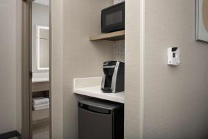 Holiday Inn Express & Suites Knoxville-Clinton by IHG