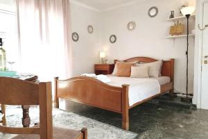 Acropolis Area Flat with Parthenon Views