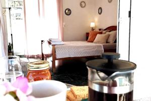 Acropolis Area Flat with Parthenon Views