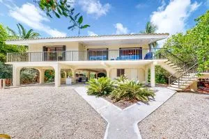 Tropical Getaway - Palm Island