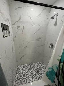 Port Saint Lucie A Little Piece Of Heaven- Peaceful Lake view Apartment- 1 min from I95 and Turnpike