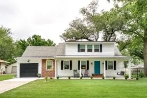 Bright and Sunny Getaway with Bikes 1 Mi to ESU! - Council Grove