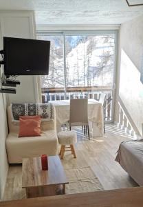 Appartements La Foux d'Allos : Studio Cosy au pied des pistes vue montagne : photos des chambres