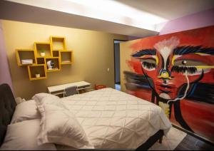 Modern Artist Apt., overlooking Parque Espana