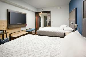 Queen Room with Two Queen Beds room in Tru By Hilton Chattanooga Hamilton Place Tn