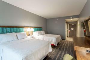 Queen Room with Two Queen Beds room in Hampton Inn Madison OH