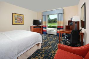King Room room in Hampton Inn & Suites Huntersville