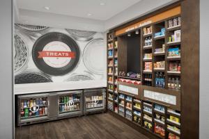 Hampton Inn & Suites Charlotte Airport Lake Pointe