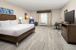 King Room with Accessible Tub - Mobility Access room in Hilton Garden Inn Charlotte Airport