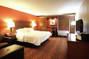 King Room with Spa Bath room in Hampton Inn Columbus-South