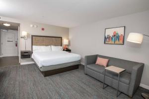 King Room with Sofa Bed and Spa Shower - Non-Smoking room in Hampton Inn & Suites - Cincinnati/Kenwood OH