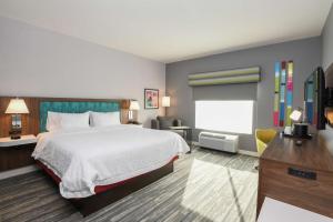 King Room - Hearing Access/Non-Smoking room in Hampton Inn & Suites Cincinnati Liberty Township