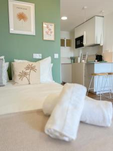 Cozy Studio with Sea Views