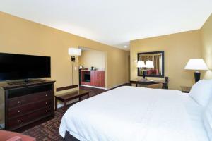 King Suite with Sofa Bed - Non-Smoking room in Hampton Inn Corydon
