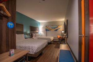 Queen Room with Two Queen Beds room in Tru By Hilton Allen Dallas Tx