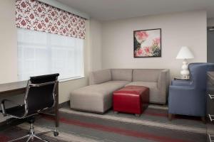 Deluxe King Room room in West End Washington DC Tapestry Collection by Hilton