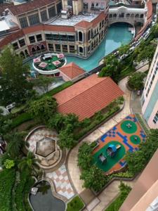 Luxury BGC Condo in Taguig, McKinley - Covered Parking and WiFi FREE