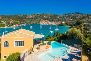  Villa with Private Pool room in Thanasis