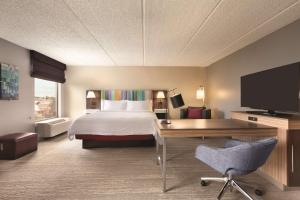 King Room with King Bed - Non-Smoking room in Hampton Inn - Houston/Brookhollow