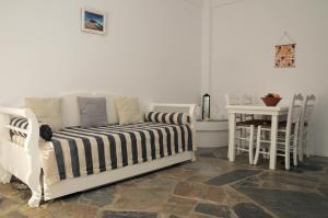 Amoudaki Apartments Folegandros Greece