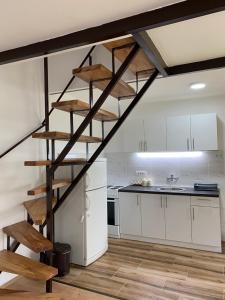 Vikend kuca pod lipom