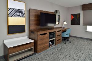 Queen Room with Two Queen Beds - Mobility and Hearing Access/Non-Smoking room in Hampton Inn & Suites Las Vegas Airport