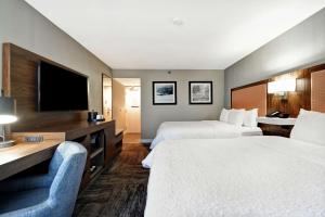 Queen Room with Two Queen Beds - Non-Smoking room in Hampton Inn Lexington I-75