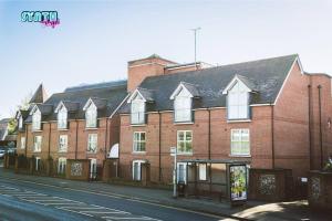 Spacious Central Leatherhead Apt Long Term Stay