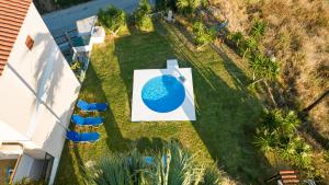 Skioni Studios by Diomedes Group