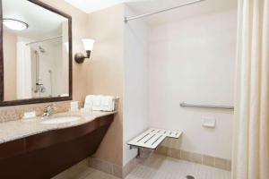 King Suite with Accessible Tub - Mobility and Hearing Access/Non-Smoking room in Homewood Suites New Brighton