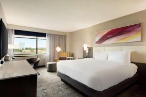King Room room in DoubleTree by Hilton St. Paul MN