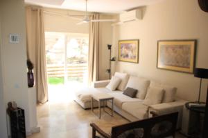 Chalet adosado en urbanización con piscina