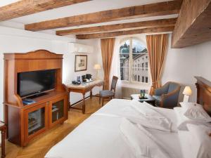 Standard Double Room room in Radisson Blu Hotel Altstadt