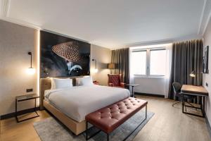Standard Room room in Radisson RED London Heathrow