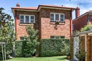 HUNT1 - Great Family Unit, Spacious Green Garden