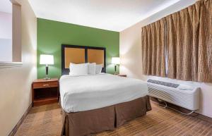 Deluxe Studio with 1 Queen Bed - Non-Smoking room in Extended Stay America Suites - Dayton - Fairborn