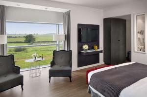 Premium Room with Runway View room in Radisson Blu Hotel East Midlands Airport