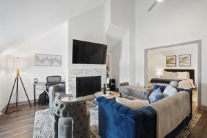 2 BD Condo Gym, Pool, Hot Tub, Houston Medical Center, NRG