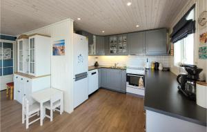 Nice Home In Bremnes With Wifi