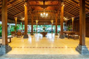 1-Bedroom Suite Room 5-Minutes Walk to Beach